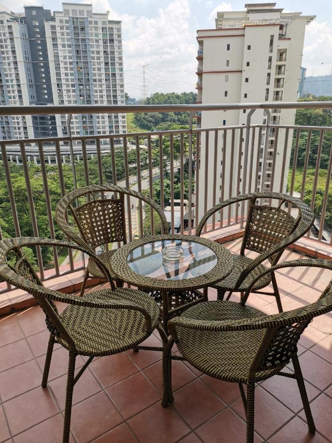 Ainis Guest House In Vista Amani Condominium Kuala Lumpur Esterno foto